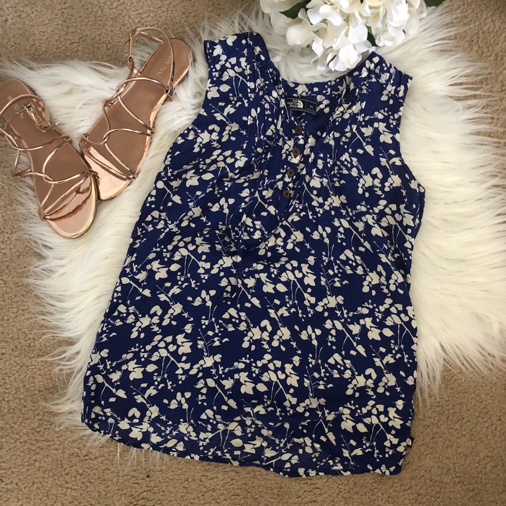 ⚡️Flash Sale!⚡️The North Face sleeveless blouse